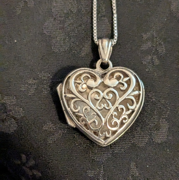 Vintage Jewelry - Vintage Art Deco Intricate Filigree 925 Sterling  Heart Locket Pendant Necklace